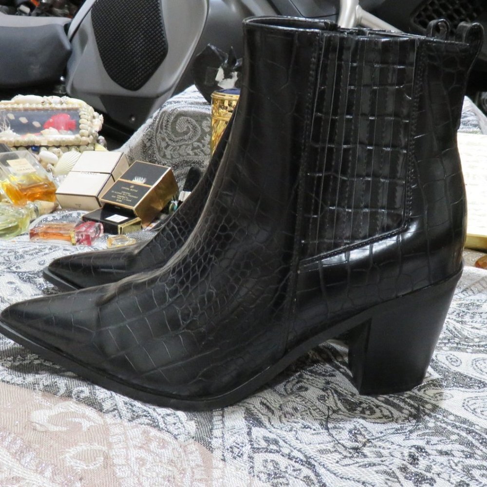 Justfab Black croc embossed Olwen Bootie Ankle boot size 10 pointed toe - Picture 2 of 12
